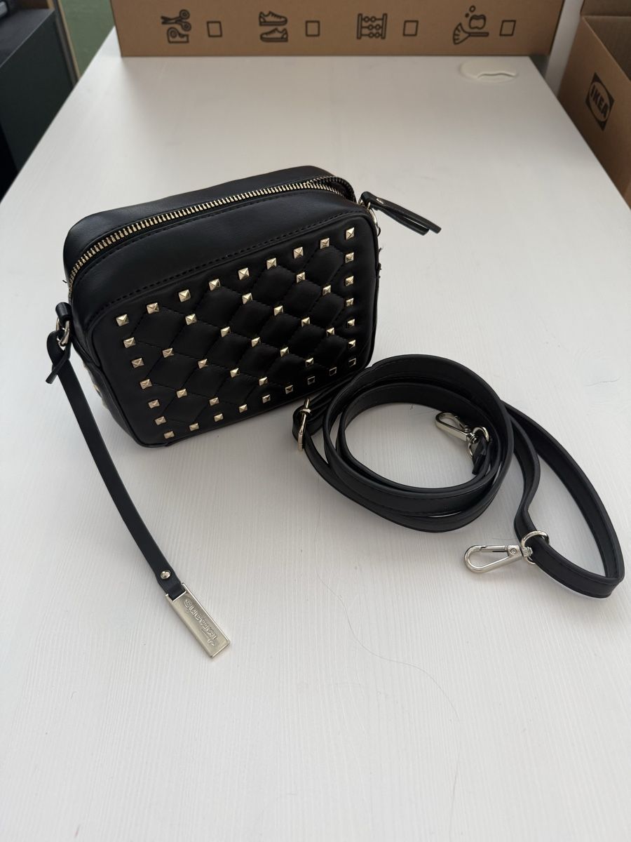 Tamaris Borse da donna: Tamaris Handtasche Schwarz mit Nieten – Nuovo (secondo la descrizione) da Neuhausen am Rheinfall venduto da aneeco