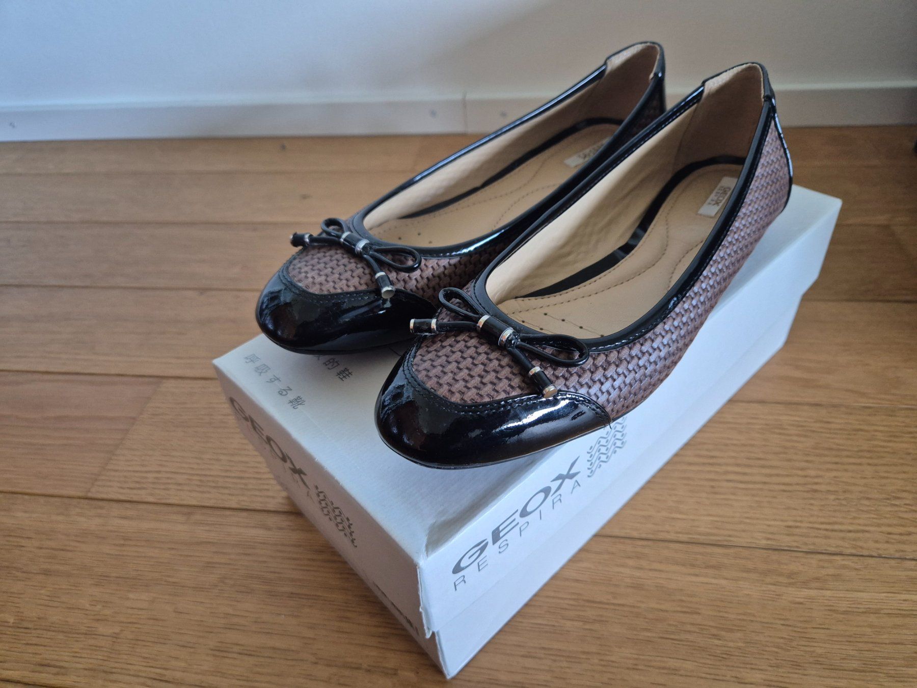 Geox Scarpe da donna: Ballerines GEOX taille 38 - neuves – Nuovo (secondo la descrizione) da Genève venduto da Talhinho