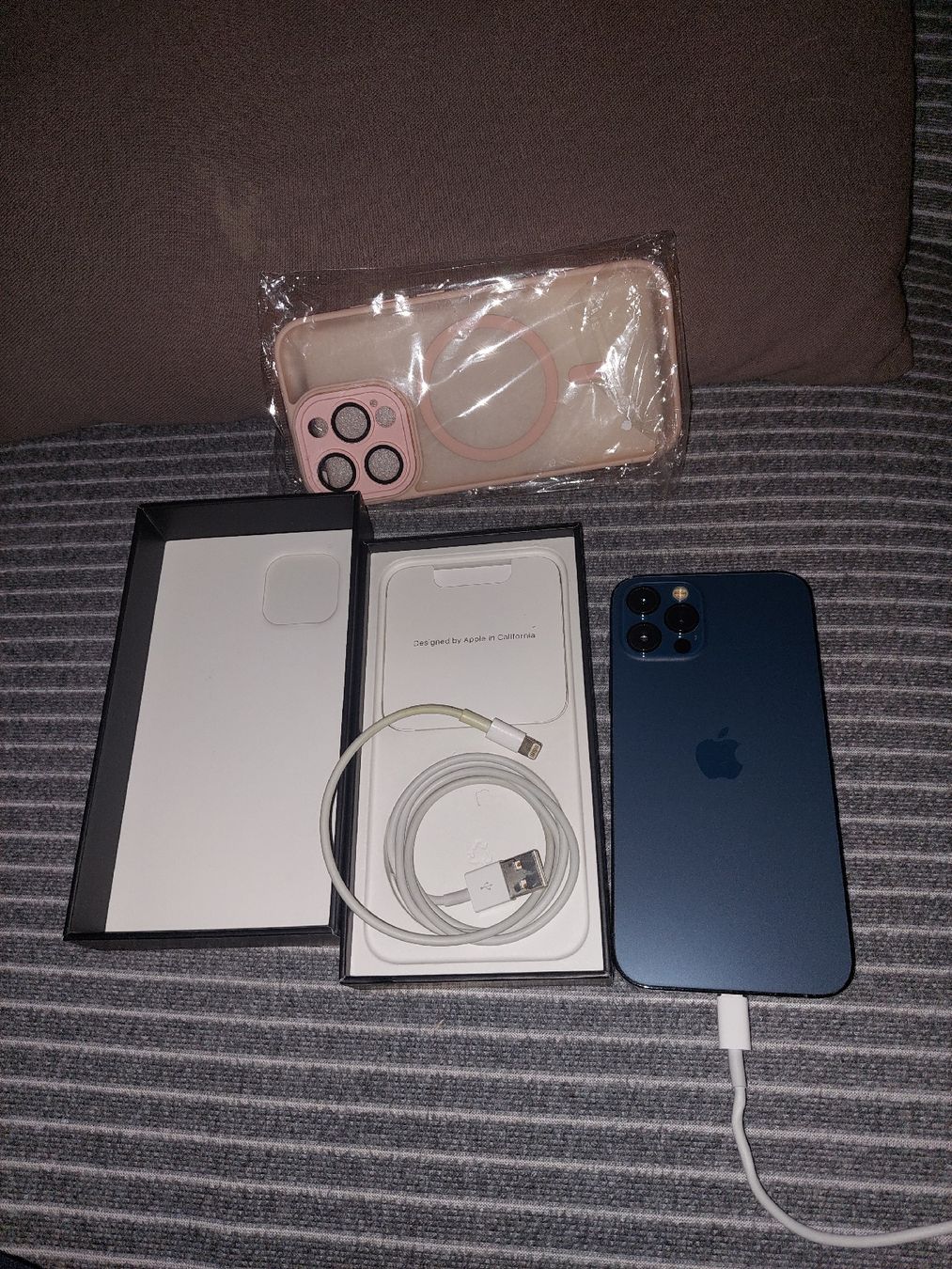 Apple Handys / Smartphones: Apple iPhone 12 Pro  mit Originalverpackung – Gebraucht aus Luzern von M.Ai 1