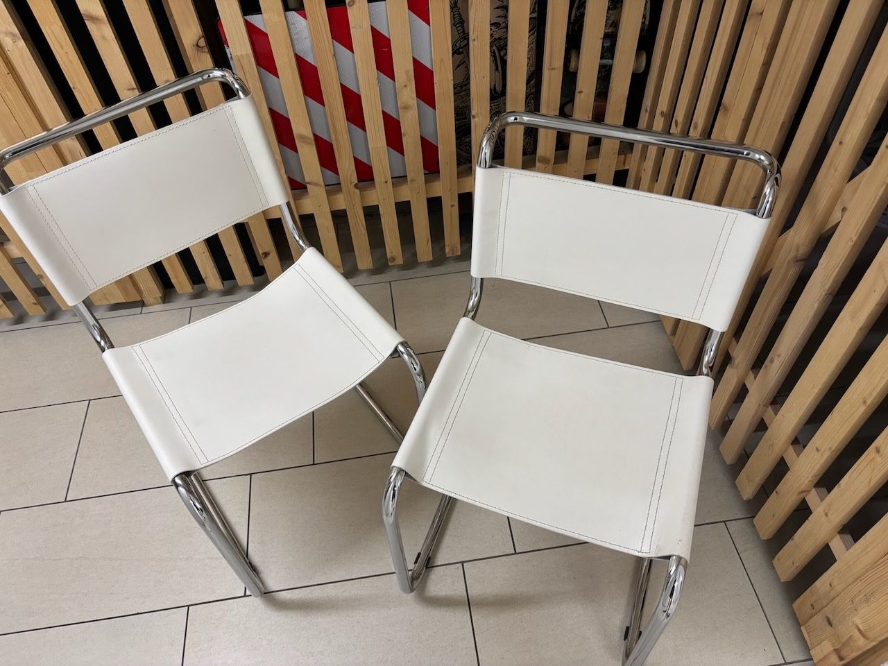 Sedie: 2 x Freischwinger Stühle weiss – Usato da Turbenthal venduto da ah.styx 2
