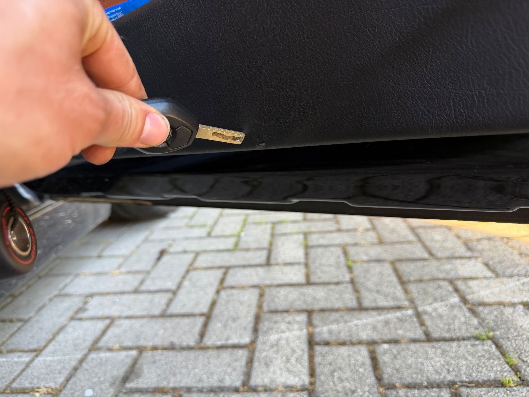BMW Tutti pezzi di ricambio auto: Bmw e46 Coupe Tüverkleidungen – Usato da Muri AG venduto da Aero96 9