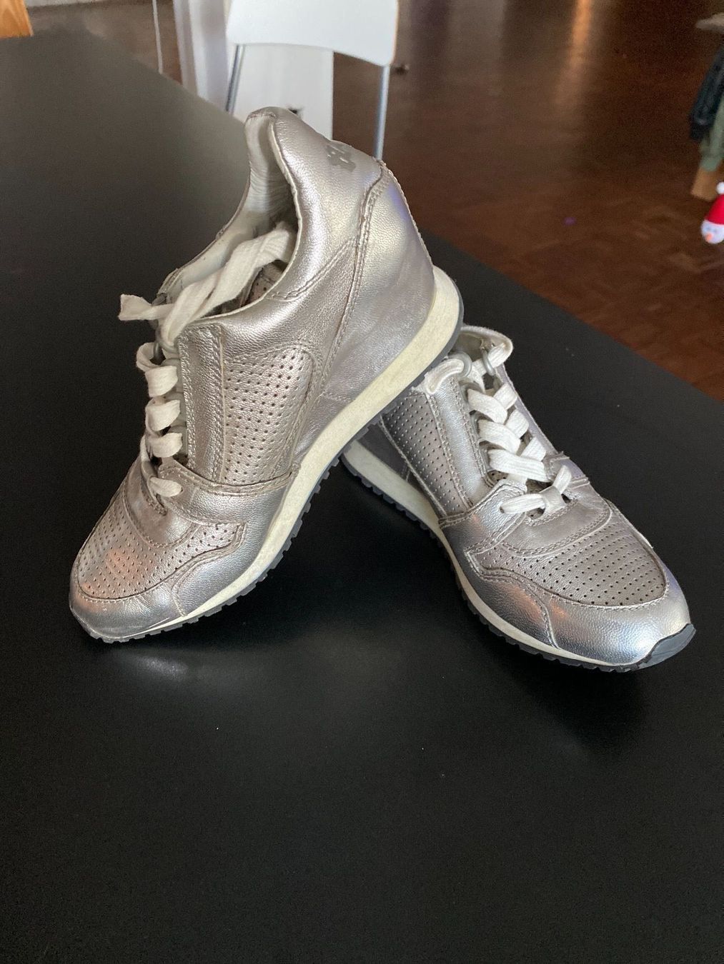 Ash Scarpe da donna: Keilturnschuhe in Silber – Nuovo (secondo la descrizione) da Künten venduto da Spike17