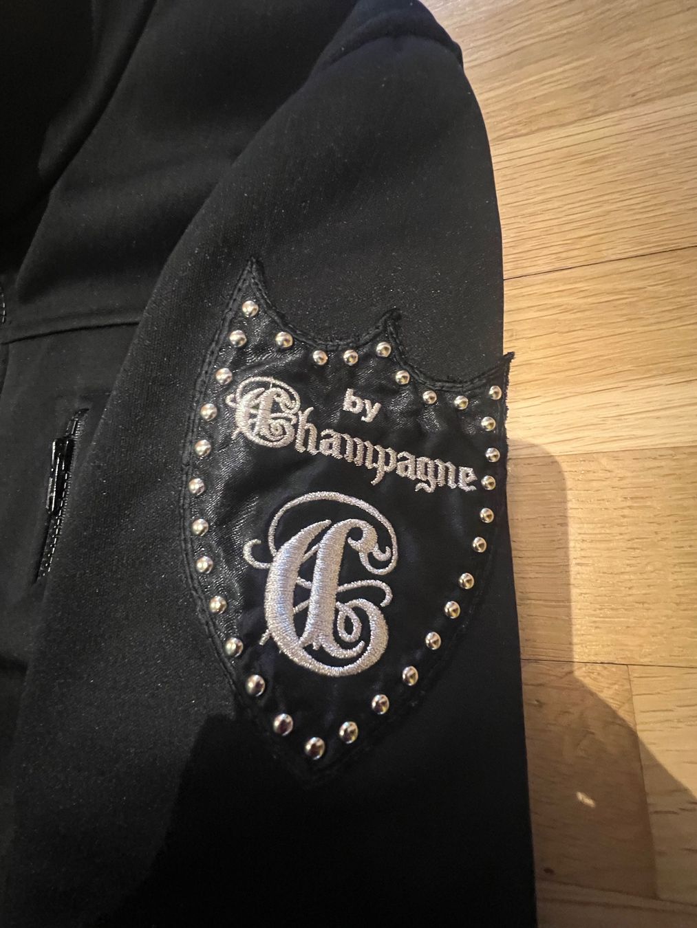 Giacche: Jacke Champagne schwarz mit Strasssteinen – Usato da Bern venduto da cip_v9xh 2