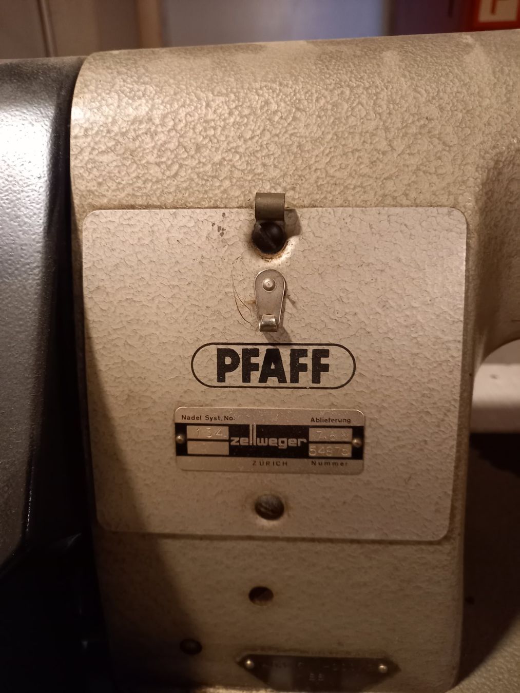 Pfaff Machines à coudre: Pfaff Industrienähmaschine – D'occasion à Lauperswil par Carman150 5
