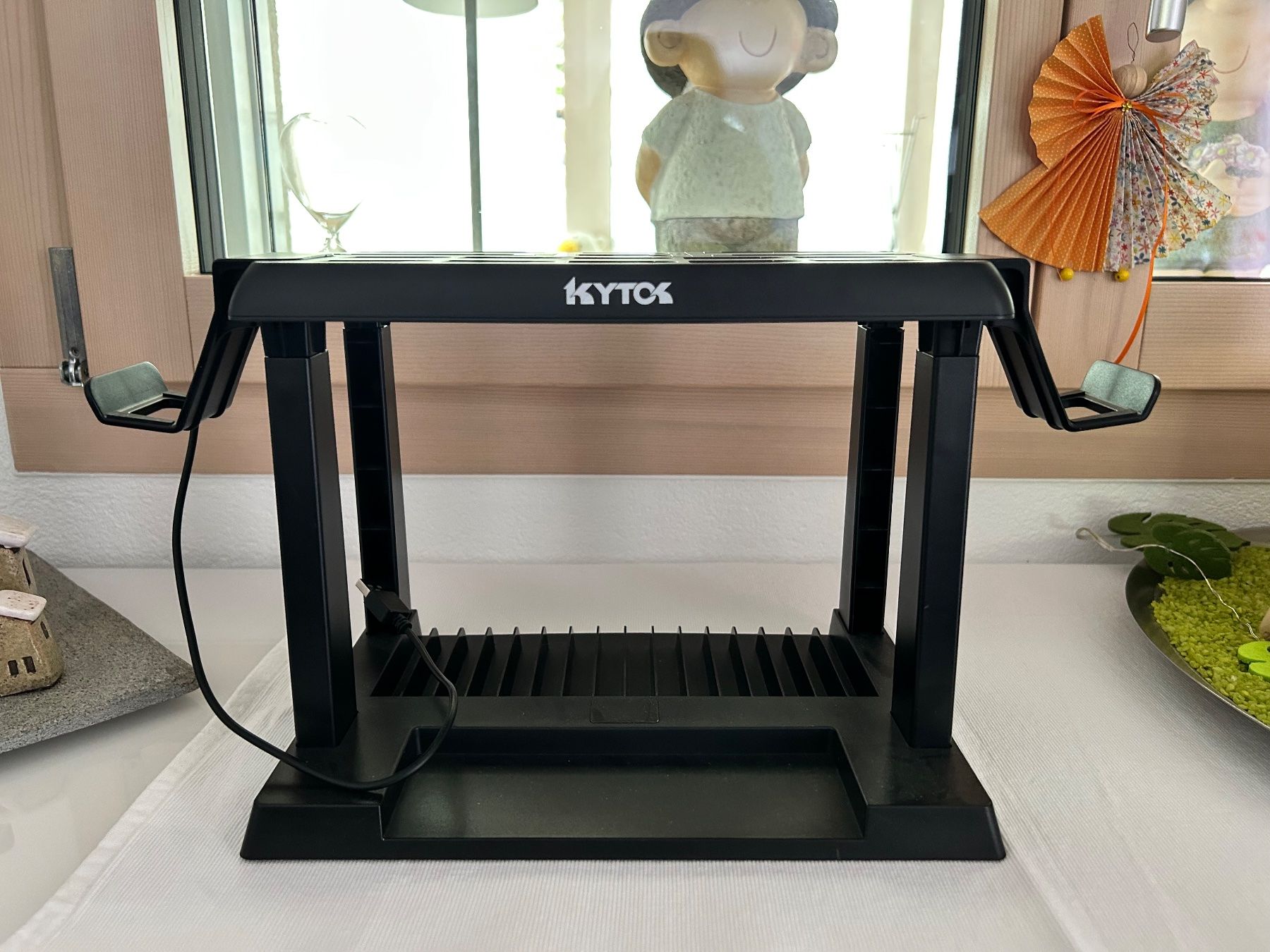 Autres décorations & accessoires: Nintendo Switch Ladestation und Spielkartenhalter – D'occasion à Sierre par lov_l7jv
