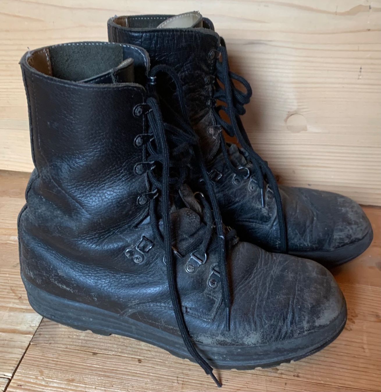 Scarpe da uomo: Kampfstiefel der CH Armee Grösse 295/7 – Usato da Goldingen venduto da Bergler012