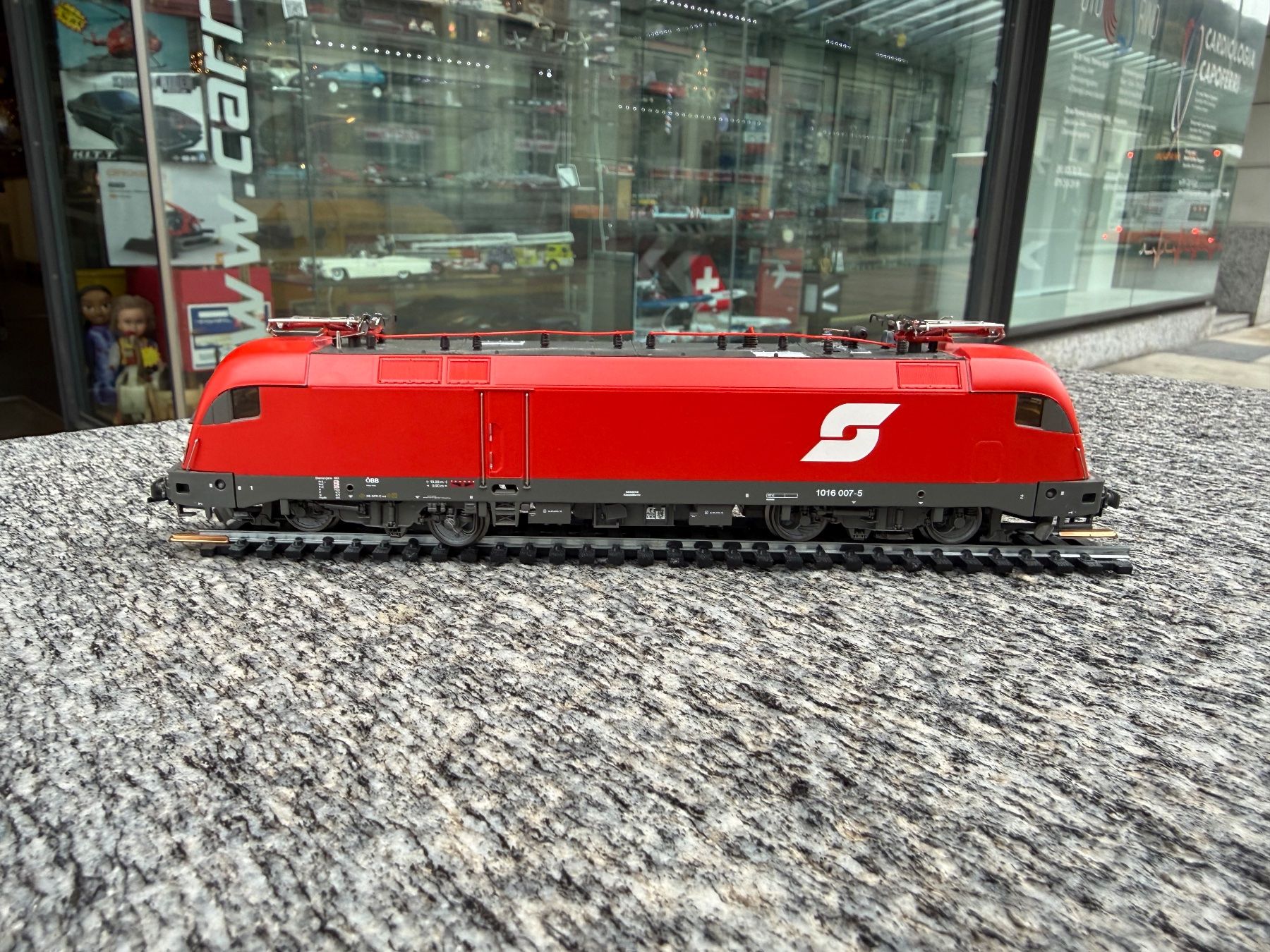 Roco Modellini di ferrovie: Roco H0 DC Taurus 1016 007-5 ÖBB – Usato da Chiasso venduto da Carrara-Modellismo