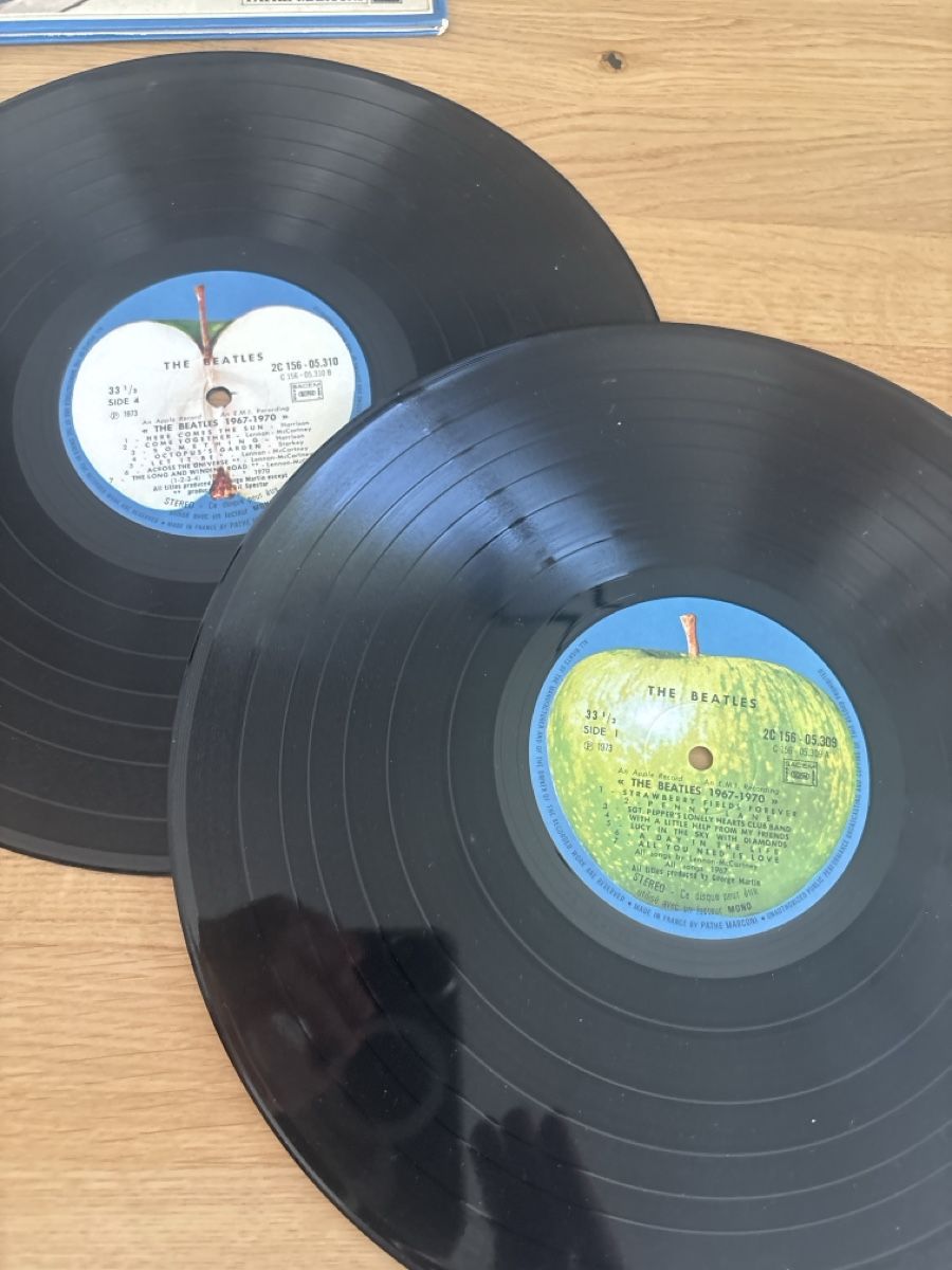 Dischi in vinile: The Beatles / 1967-1970 Double LP 1973  – Usato da Courchapoix venduto da Jubo1 2