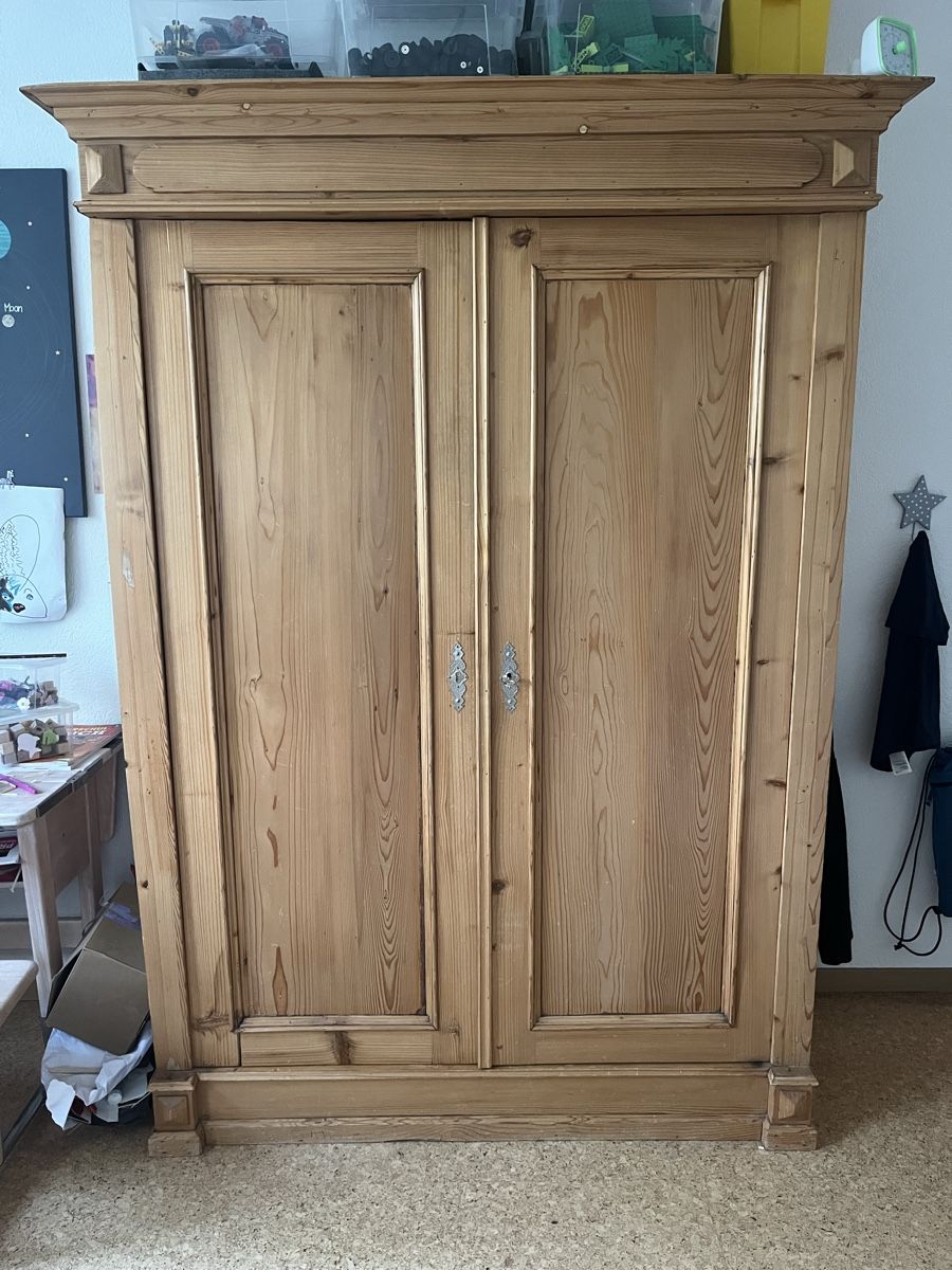 Schränke: Holzschrank – Gebraucht aus Ueberstorf von Sa.Gra