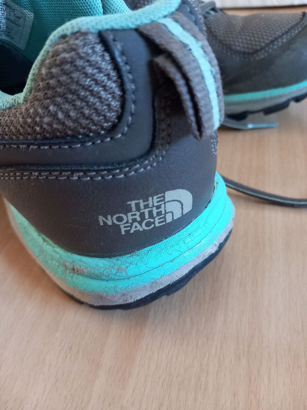 North Face Scarpe da donna: Chaussures de trail The North Face gris menthe – Usato da Faoug venduto da per_kp6r 2