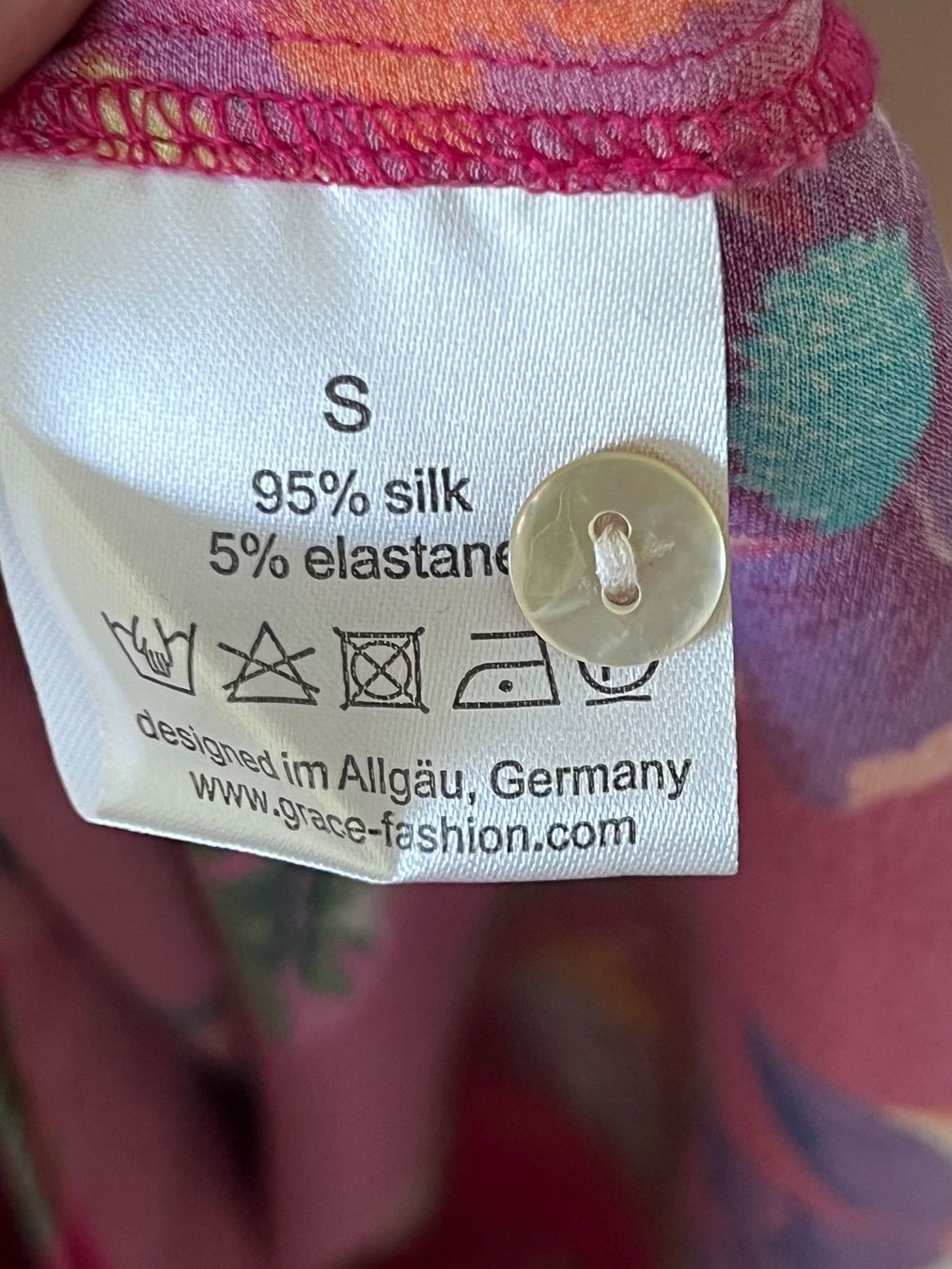 Grace Camicette: Grace Bluse aus Seidensatin Pink mit Blumenprint – Nuovo (secondo la descrizione) da Meilen venduto da Bettyfo 4