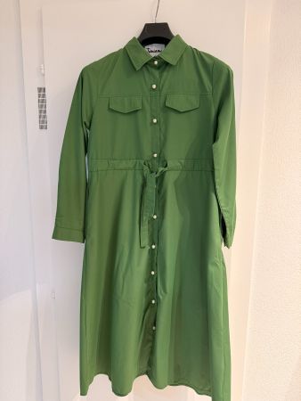 Timiami – Grünes Hemdblusenkleid | Midi | Bindegürtel