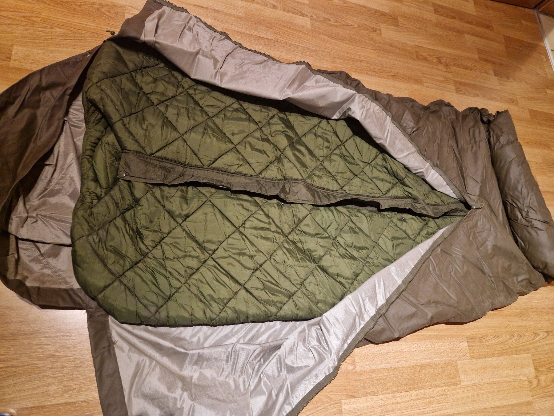 Schweizer Armee Sacchi a pelo: Original Schweizer Armee Schlafsack – Usato da Herzogenbuchsee venduto da the_kay 1