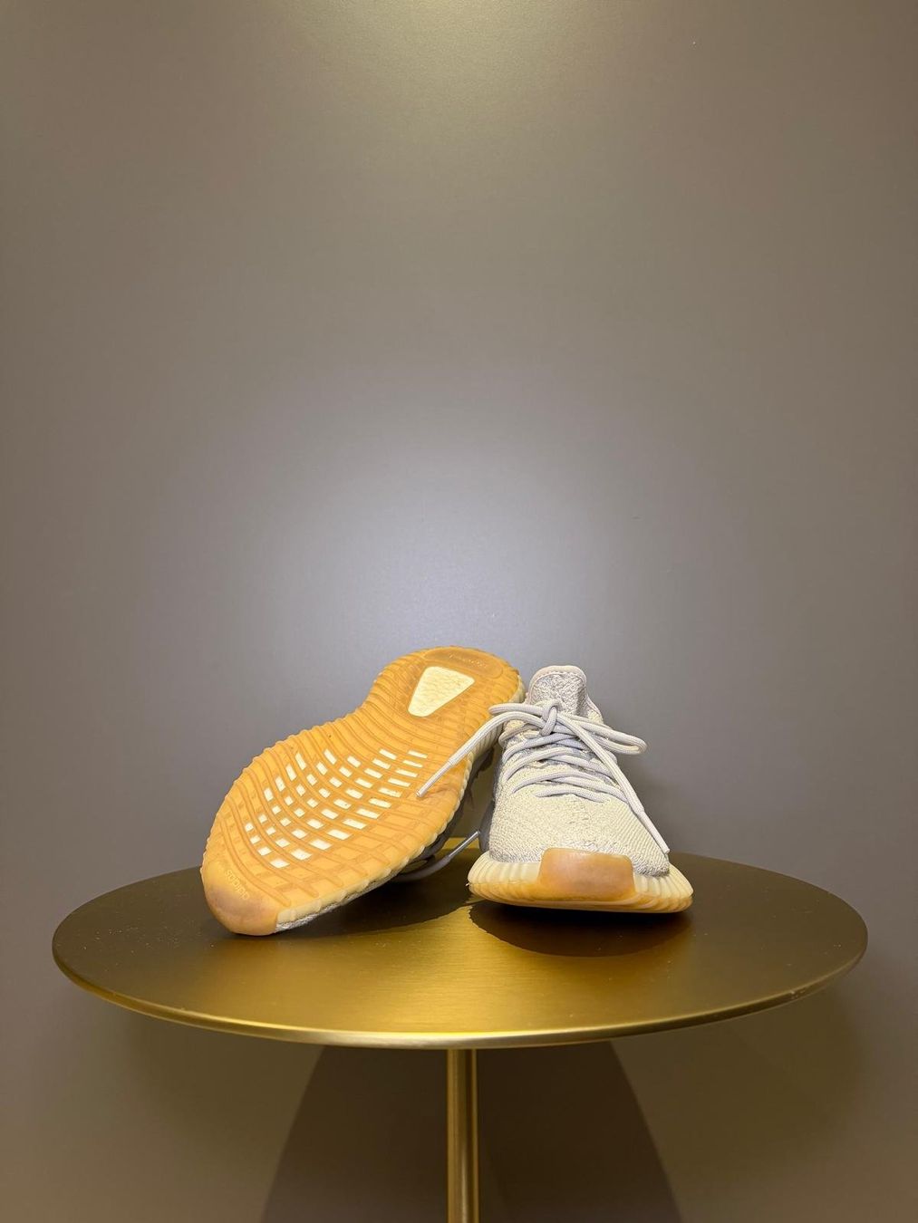 Adidas Scarpe da donna: Yeezy Boost 350 V2 "Sesame" – Usato da Langnau i. E. venduto da dis_tc9q 1