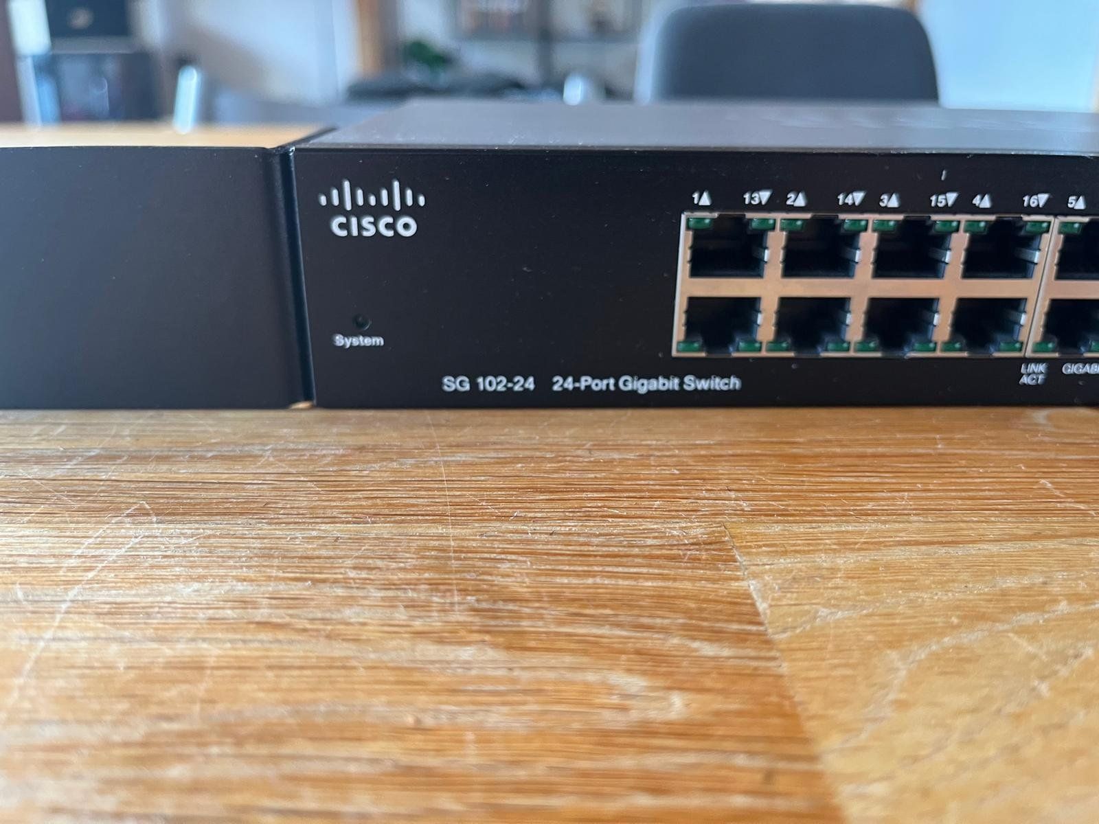 Cisco Hub & Switch: Cisco SG102-24 24-Port Gigabit Switch – Usato da Schaanwald venduto da sch_8wqv 3
