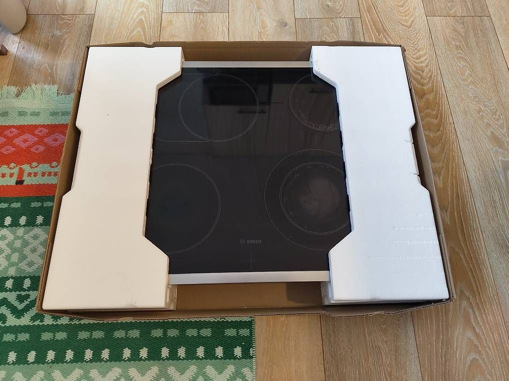 Piatti di portata: Bosch Einbaukochfeld 60cm inkl. Transportkarton – Usato da Glarus venduto da mattytwoshoes