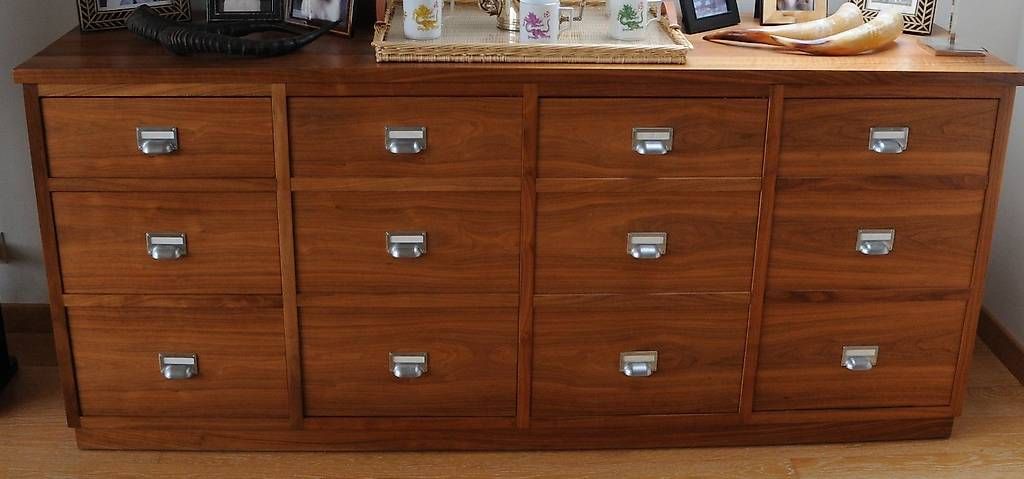 Commodes: Commode à tiroirs en noyer – D'occasion à Saxon par dom_cm8y