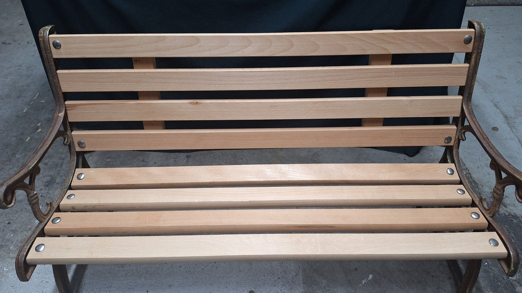 Panchine: hübsche , stabile Kinder-Bank Metall /Holz – Usato da Arlesheim venduto da shopradl 2
