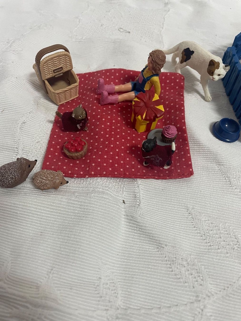 Schleich Spielzeuge: Schleich Hunde Picknick, 116 – Gebraucht aus Chur von JennyAlexander 2