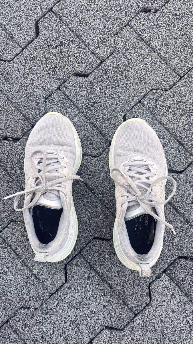 Asics Scarpe da donna: Asics Gel Cumulus 27 Gr 39 – Usato da Aarburg venduto da saluvava