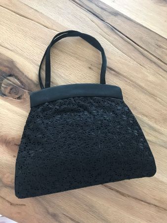 Tasche aus Seide und Stickerei