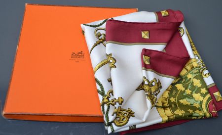 Seidenschal  Hermès foulard en soie