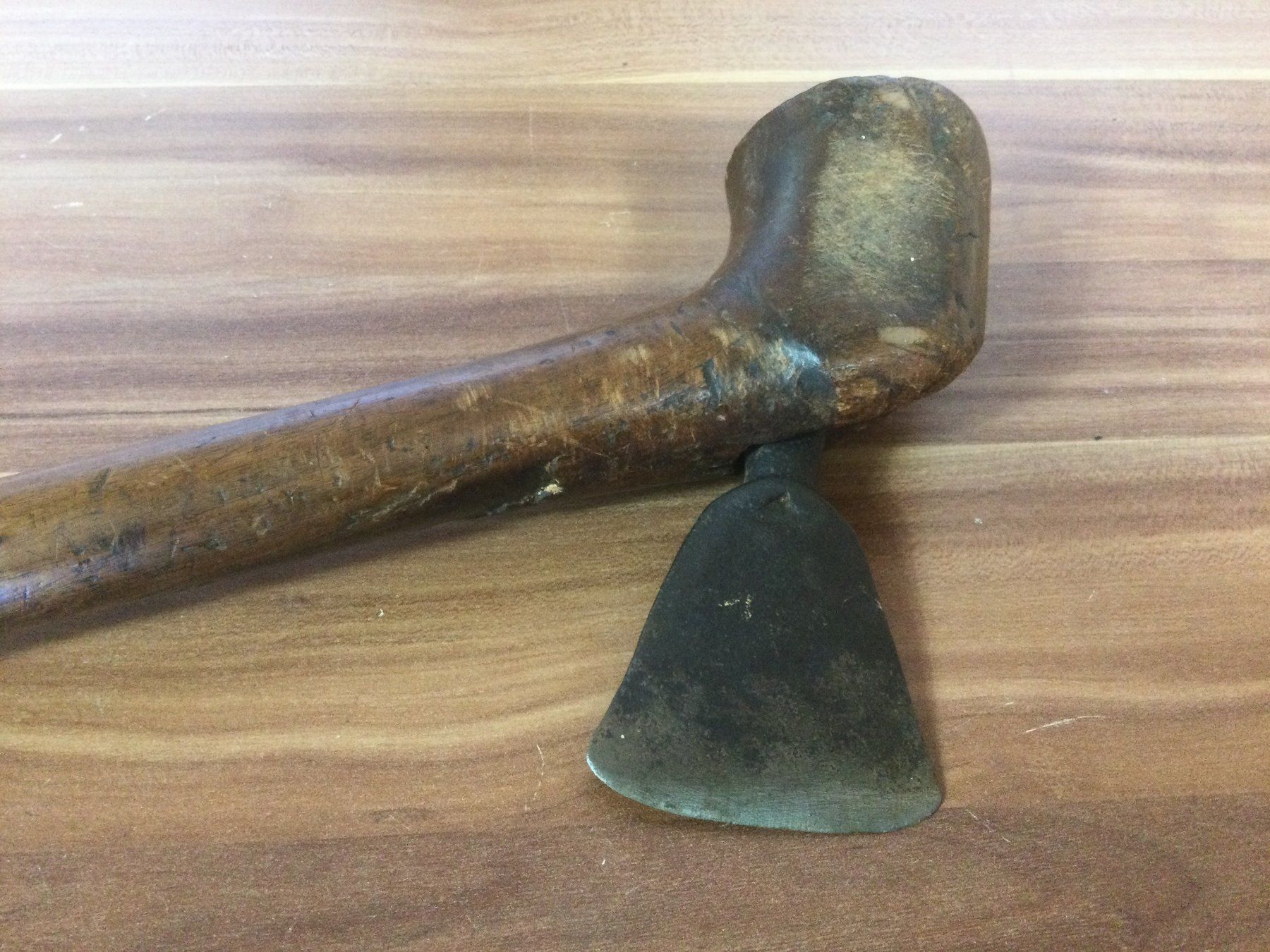 Armi bianche: Antikes Tomahawk oder andere Axt mit Eisenklinge – Usato da Wangen SZ venduto da kuriosum12 6