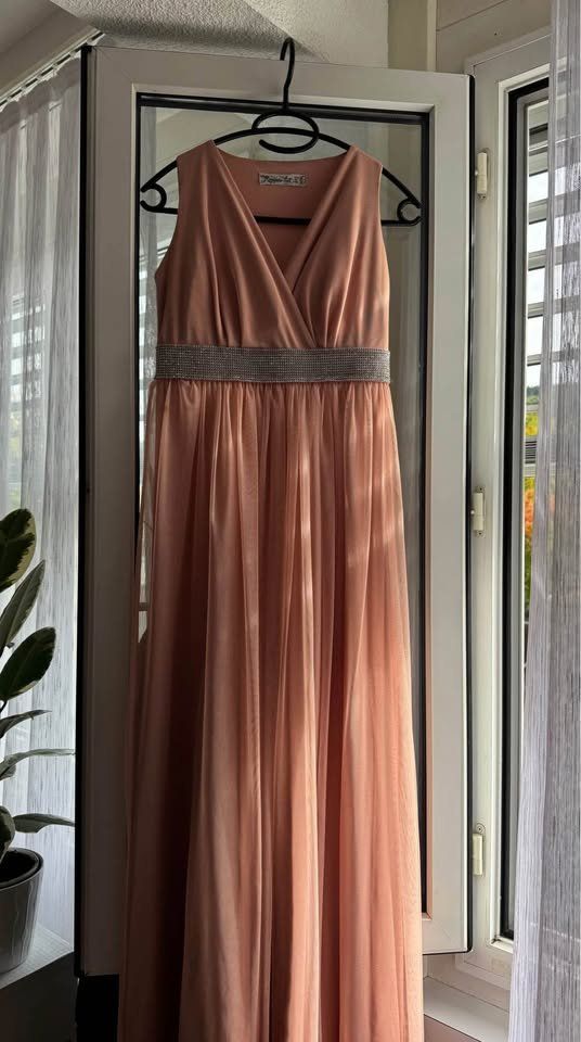 Kleider: Kleid wie neu – Neu (gemäss Beschreibung) aus Dänikon ZH von tug_m9b6