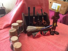 Lot de 4 pipes en bruyère neuves avec support et accessoires