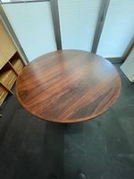 Tisch mit Palisanderfurnier_Mid-Century Modern