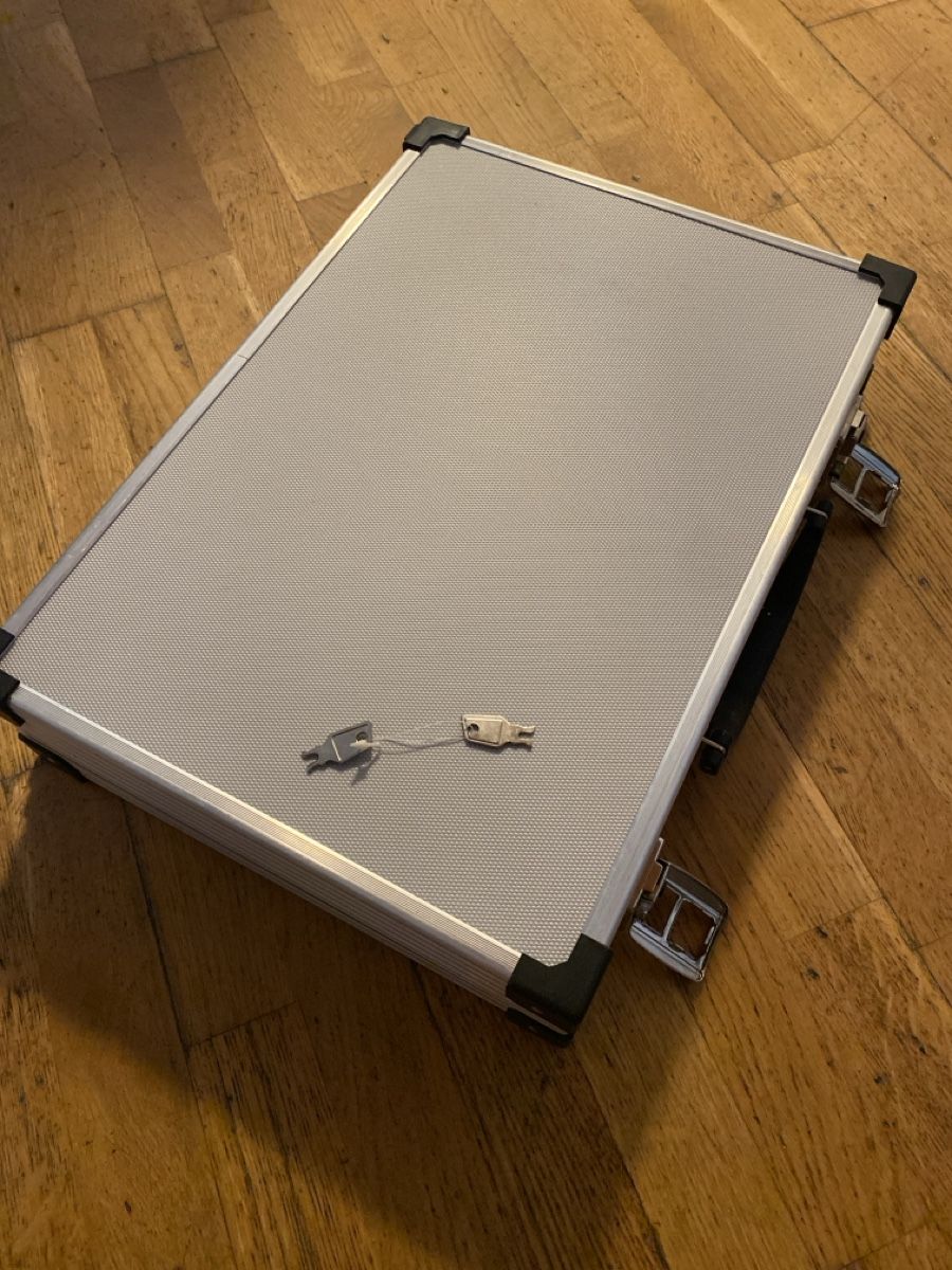 Autres vêtements & accessoires: Box – D'occasion à St. Gallen par Android-20 1
