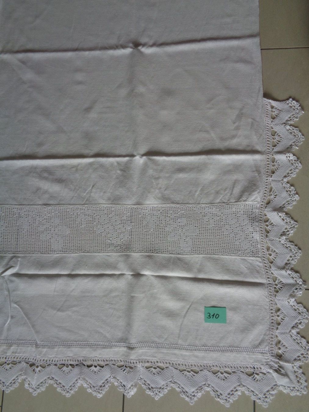 Linge de lit: Antikes Oberleintuch mit Spitzen-Einlage – D'occasion à Chur par omonia 1