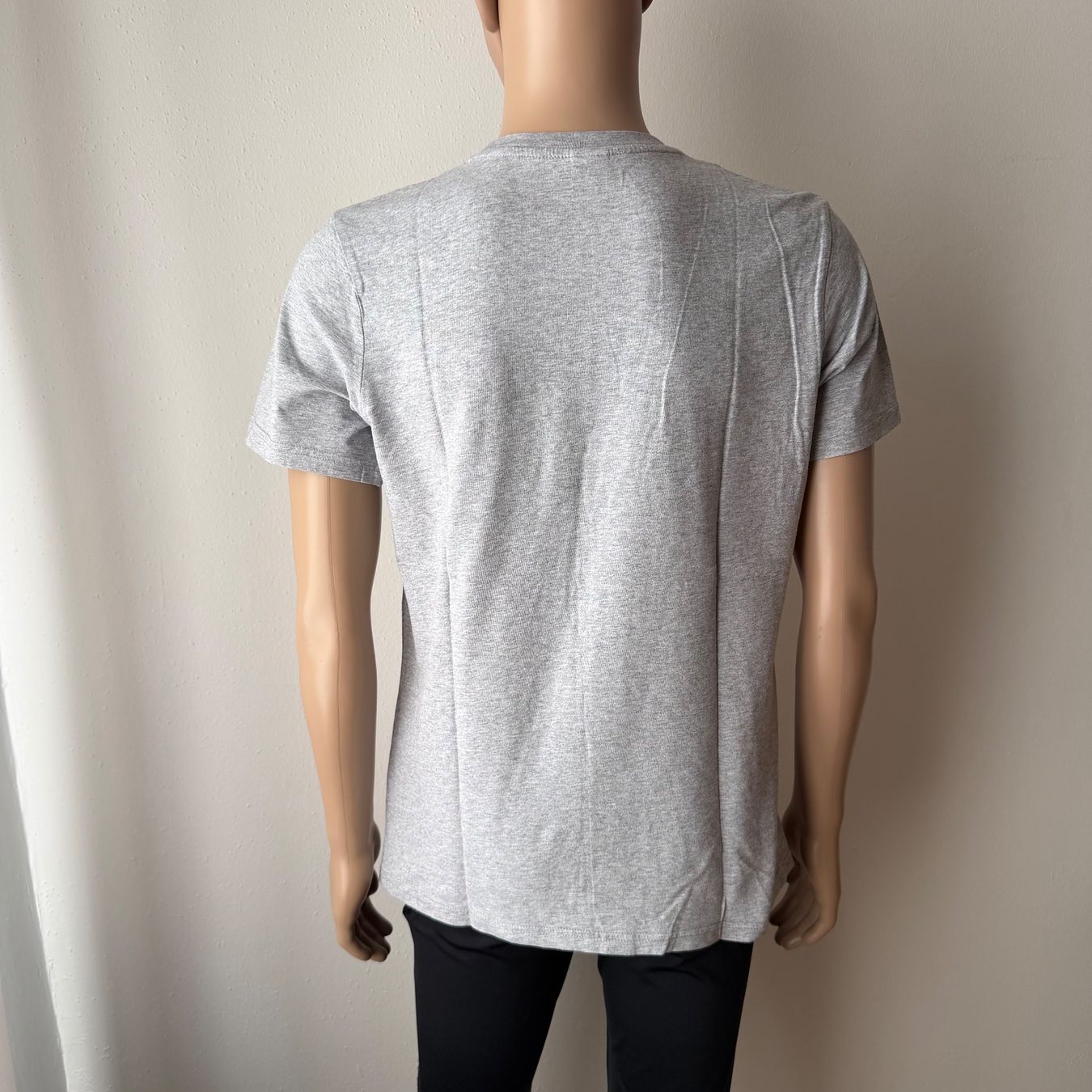 Jet Set T-shirt: hellgraues JET SET T-Shirt 🩶 – Usato da Zürich venduto da ClosetQueen 5