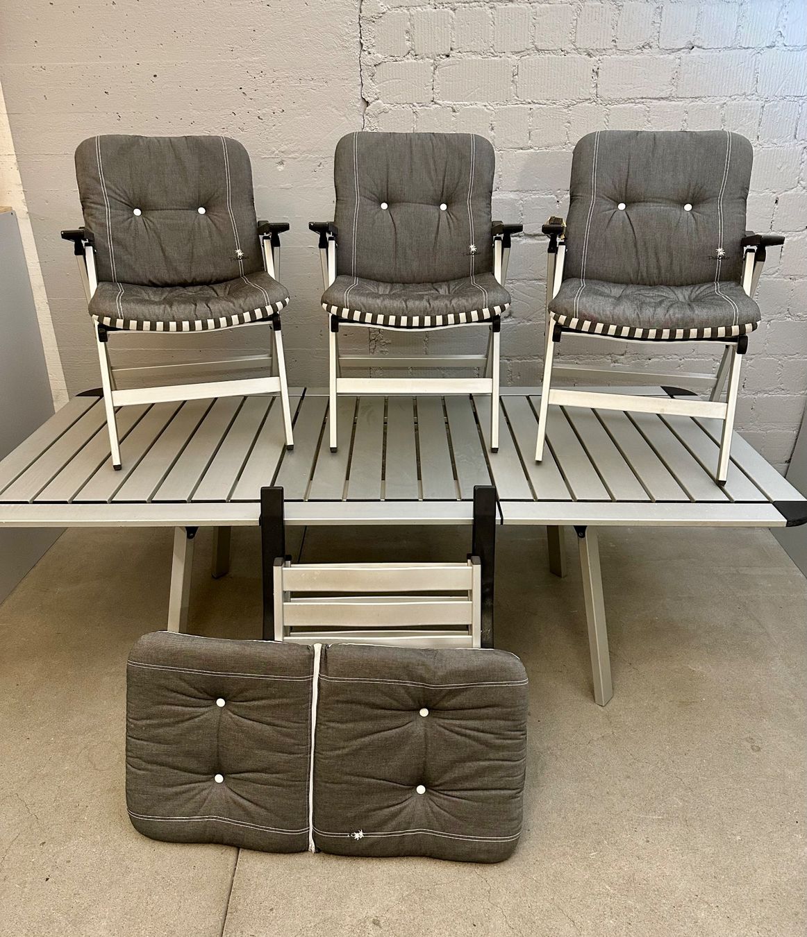 Set di tavolo e panche: GARTENTISCH & 4 STÜHLE #2 AB 1.-!!! – Usato da Zürich venduto da NIKI777 1