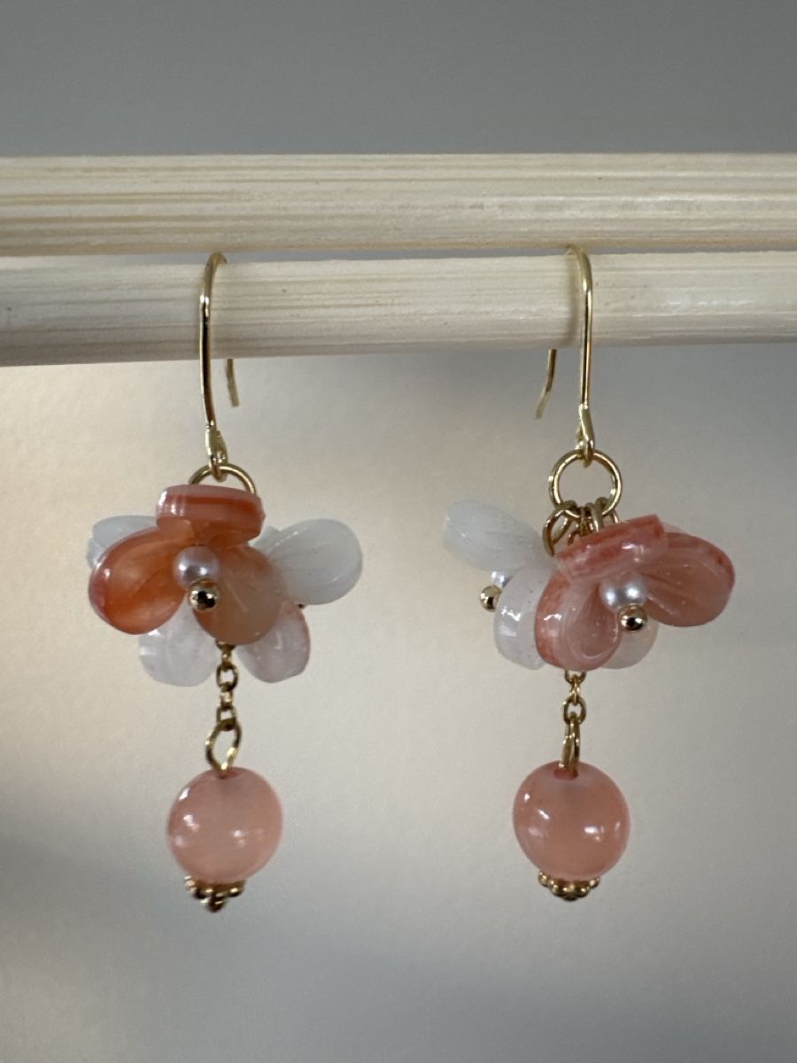 Orecchini pendenti & Orecchini a lobo: Handgefertigte Ohrringe, Blumenmuster/Einzigartiges Design – Nuovo e nell'imballaggio originale da HORGEN venduto da vladibarca10 2