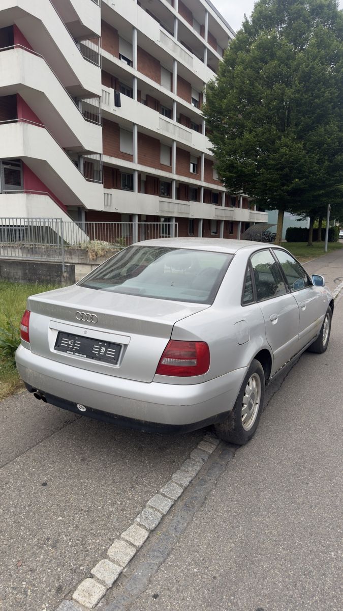 Audi Automobili: Audi A4 B5 2.4 V6 AUTOMAT ab 1Fr. – Difettoso da Embrach venduto da siiviisii 3