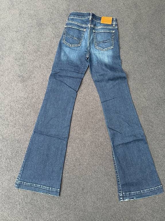 Jeans: Modische Damen-Jeans Bootcut / Flared – Usato da Steinhausen venduto da deikoon 1