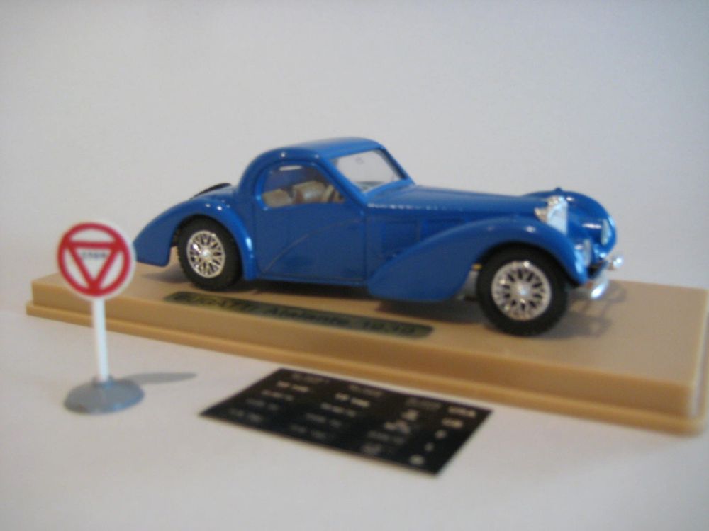 ② Kit de 2 Bugatti en métal blanc 1/43 *NEW* SOLIDO - Voitures miniatures | 1:43