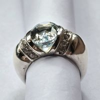 Bague en argent, avec aigue-marine et zircons, 17mm dm (54)