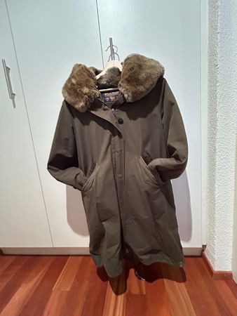 Warme Woolrich Winterjacke mit Pelzkragen, Grösse M