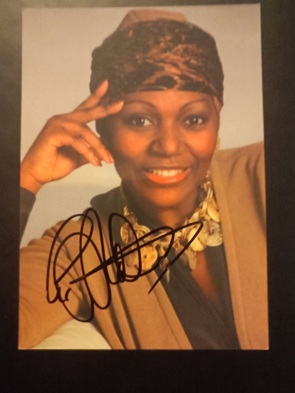Autografi: Liz Mitchell -  handsignierte Autogrammkarte – Usato da Menziken venduto da Artographs