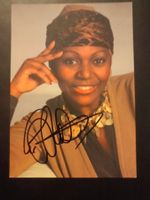 Liz Mitchell -  handsignierte Autogrammkarte