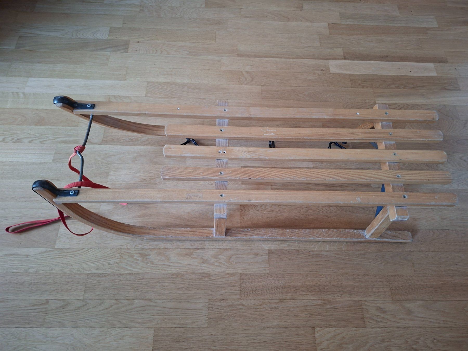 Garderobe: Gardarobe - Schlitten – Gebraucht aus Luzern von nse_62lh 1