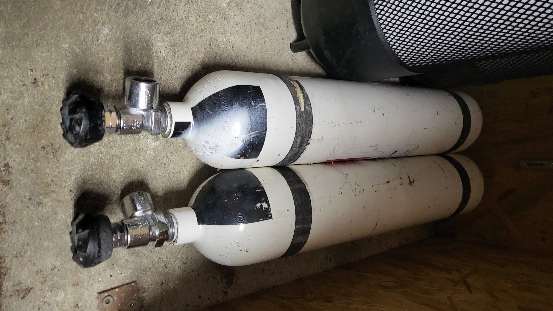 Tauchflaschen: Pressluftflaschen / Tauchflaschen, 13 Stk. – Gebraucht aus Mörschwil von  3