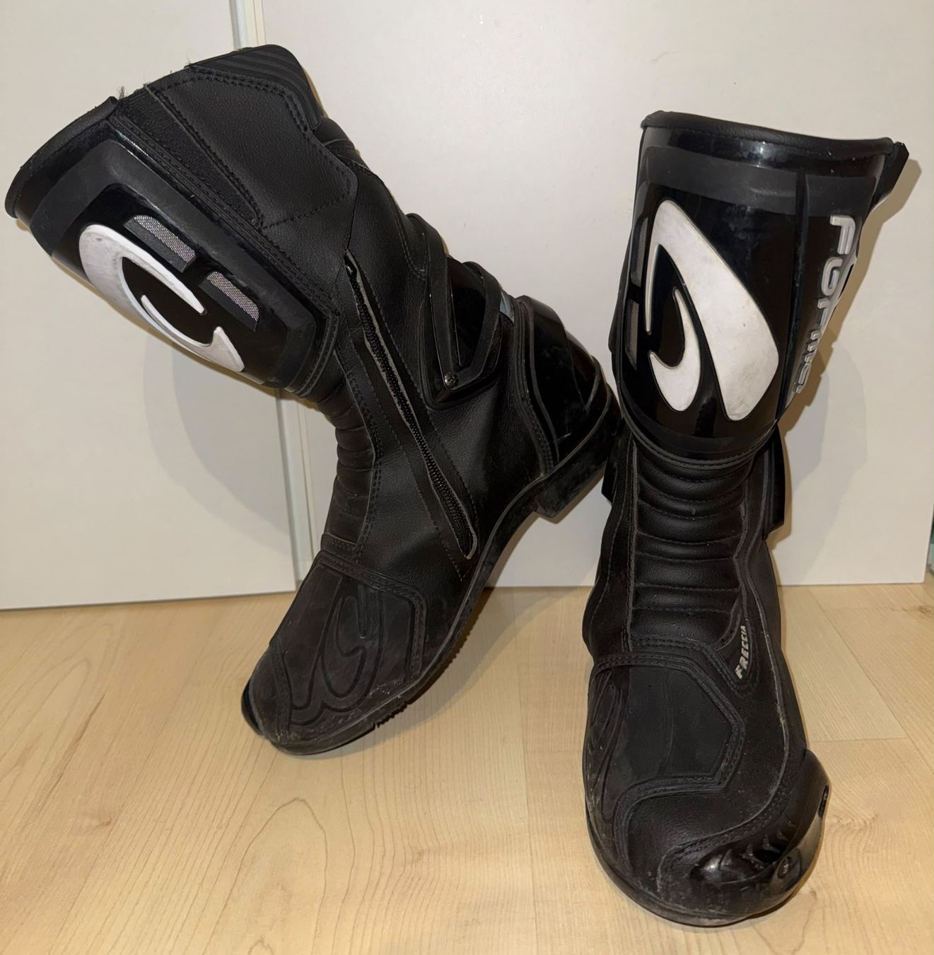 Damenschuhe: Motorradschuhe / Töffstiefel – Gebraucht aus Davos Frauenkirch von pat_t9dh 1