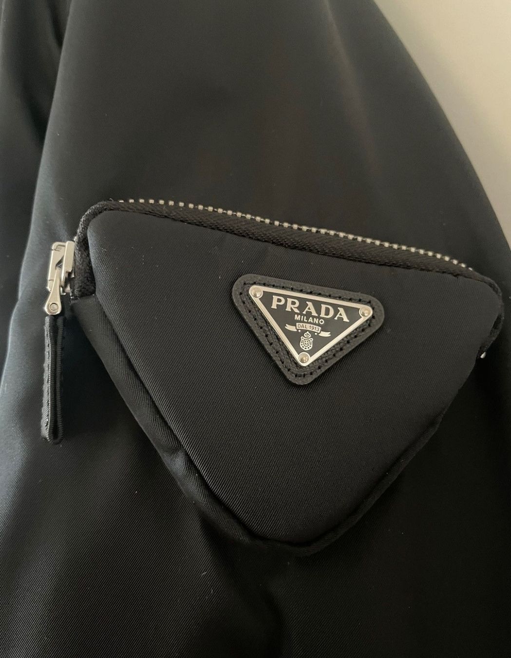 Prada Giacche: Prada Re-Nylon Bomber Jacket – Usato da Gelterkinden venduto da VALE_G 2