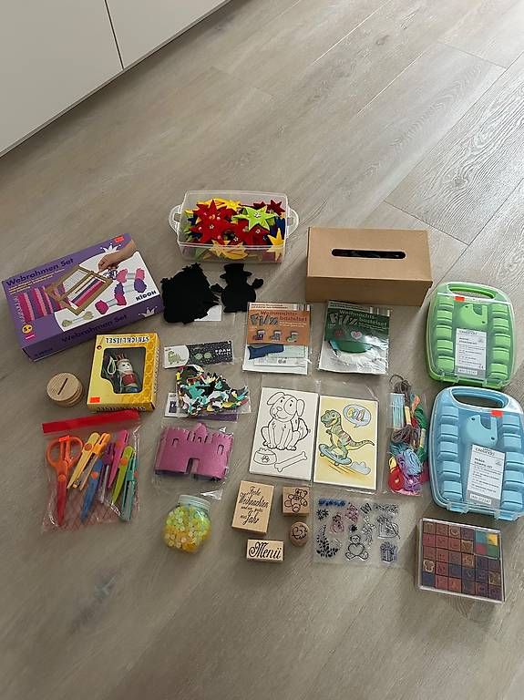 Kit bricolage: Motiv Stanzer Set, Präge Stempel Set, Muster Scheren... – Usato da Arbon venduto da Tschu79