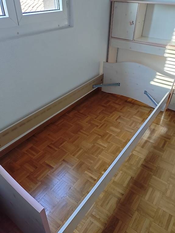Letti: Lit avec sommier + tête de lit + bureau – Usato da Vessy venduto da erg_d9vx 1