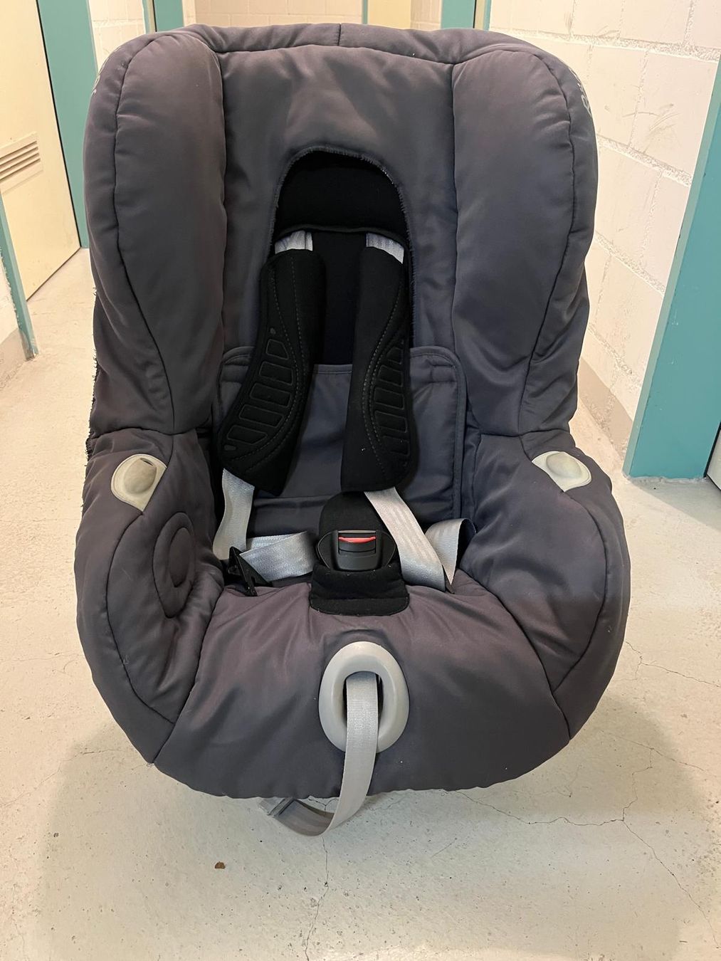 Britax Römer Seggiolini per auto: Autositz Römer 9-18 kg – Usato da Unterkulm venduto da Lotusblume81 7
