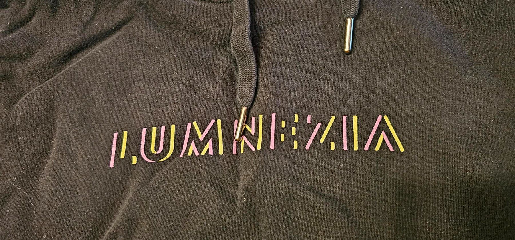 Pullover & Sweatshirts: LUMNEZIA Kapuzenpullover schwarz – Gebraucht aus Azmoos von Jadejo 1
